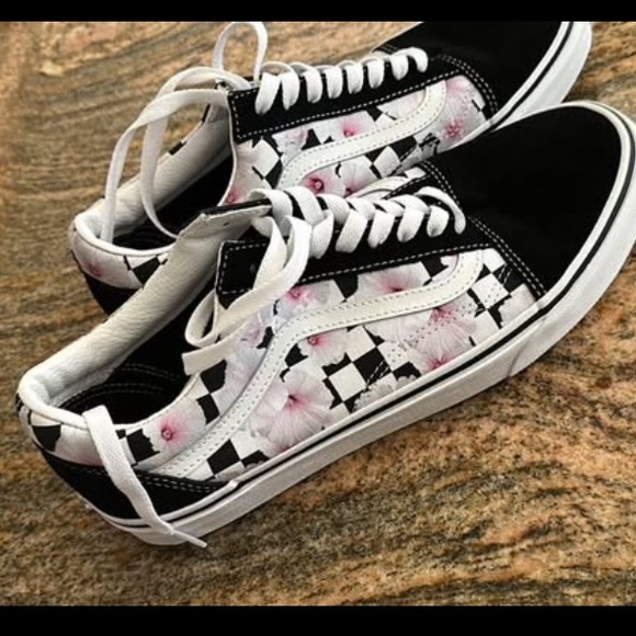 Brand new Vans shoes - Picture 2 of 4